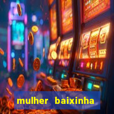 mulher baixinha transando com homens altos