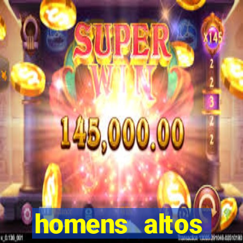 homens altos sarados pelados