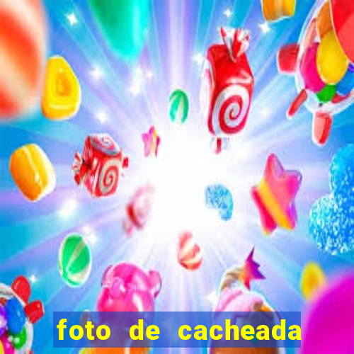 foto de cacheada no espelho